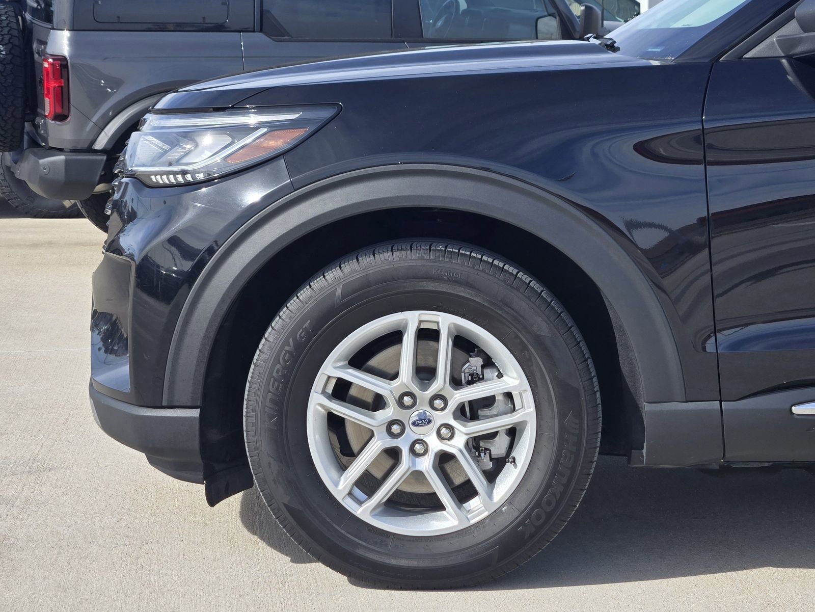 Certified 2025 Ford Explorer Active w/ Active Comfort Package image 8