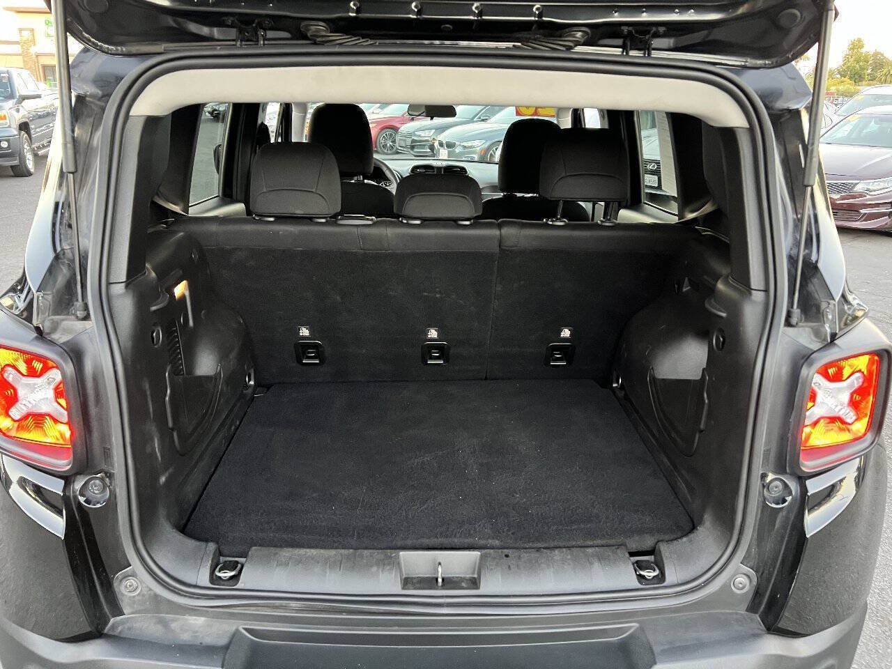 Used 2020 Jeep Renegade Sport w/ Sport Appearance Group AWD/4WD image 12