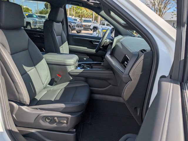 Used 2026 Chevrolet Suburban LT image 19