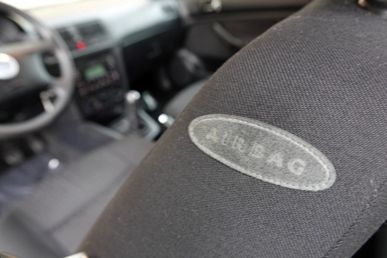 Used 2005 Volkswagen Golf GL image 47