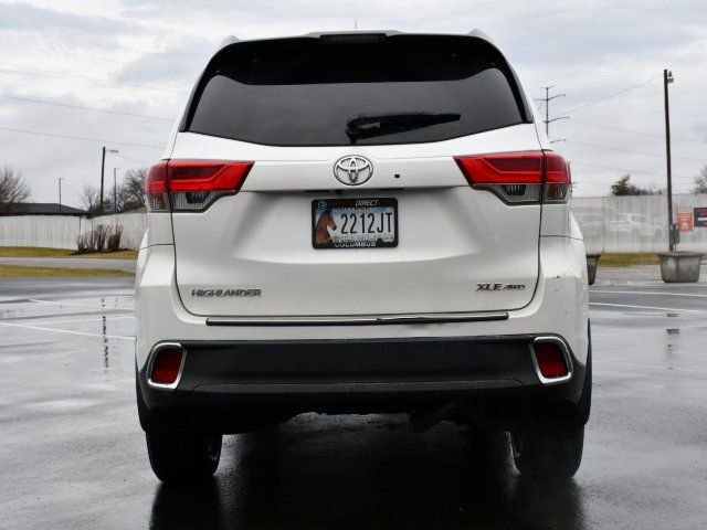 Used 2018 Toyota Highlander XLE image 6