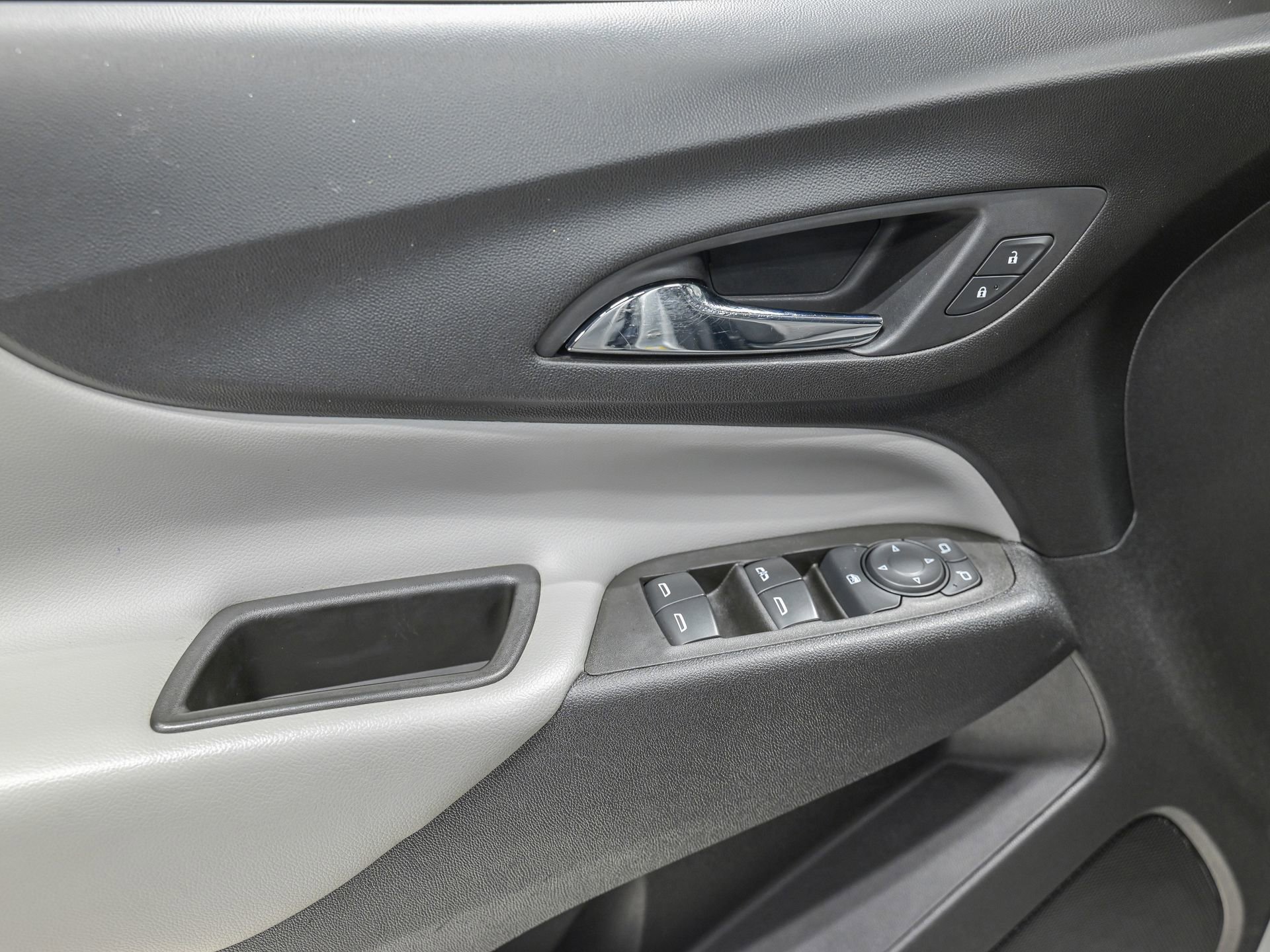 Used 2021 Chevrolet Equinox LS w/ LS Convenience Package image 13