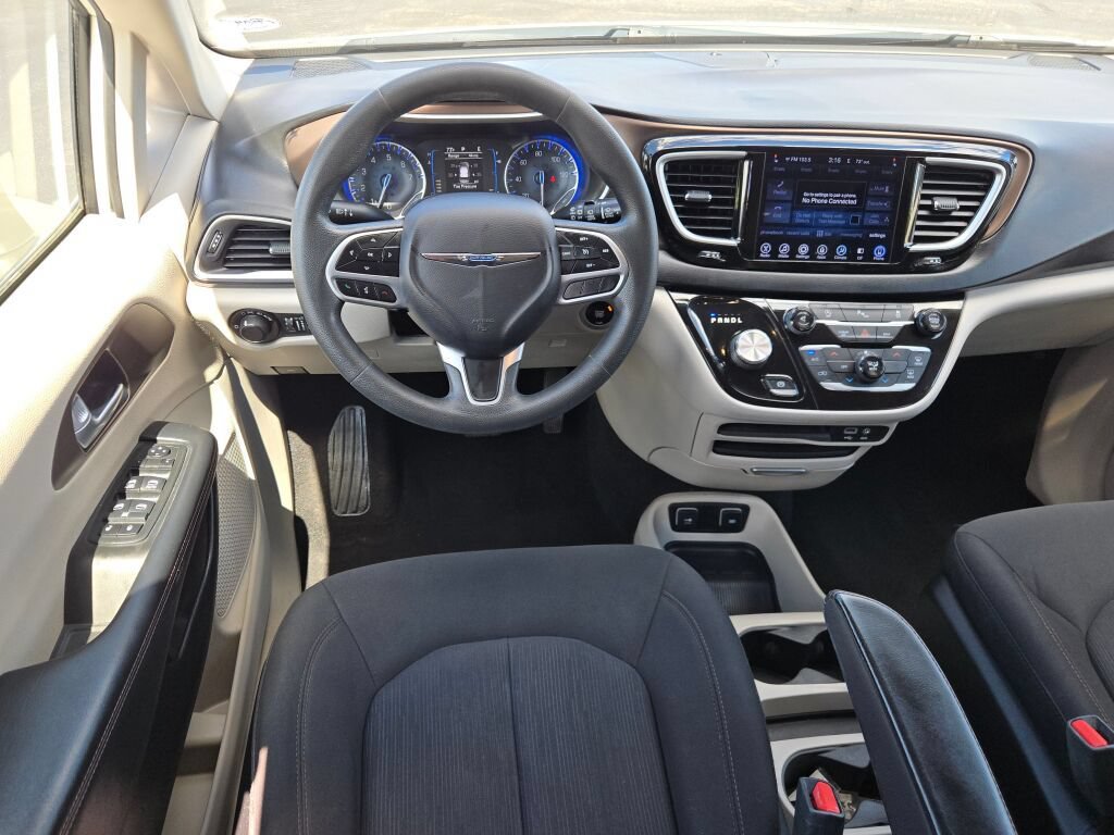 Used 2017 Chrysler Pacifica Touring FWD image 23