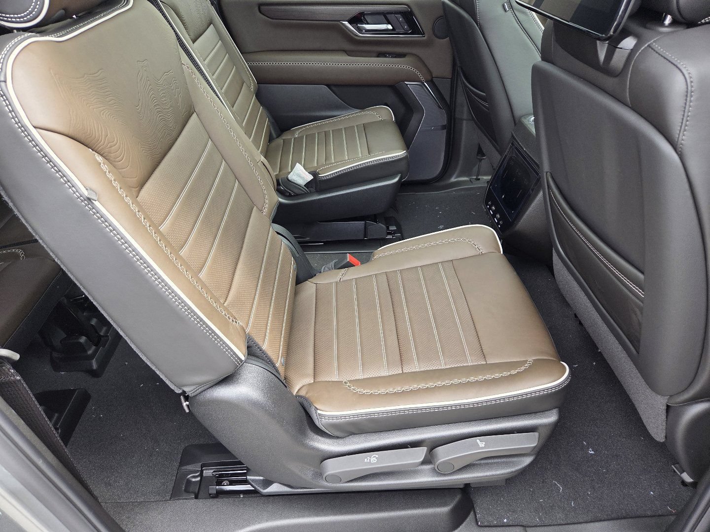 New 2026 GMC Yukon XL Denali Ultimate w/ LPO, Floor Liner Package AWD/4WD image 26