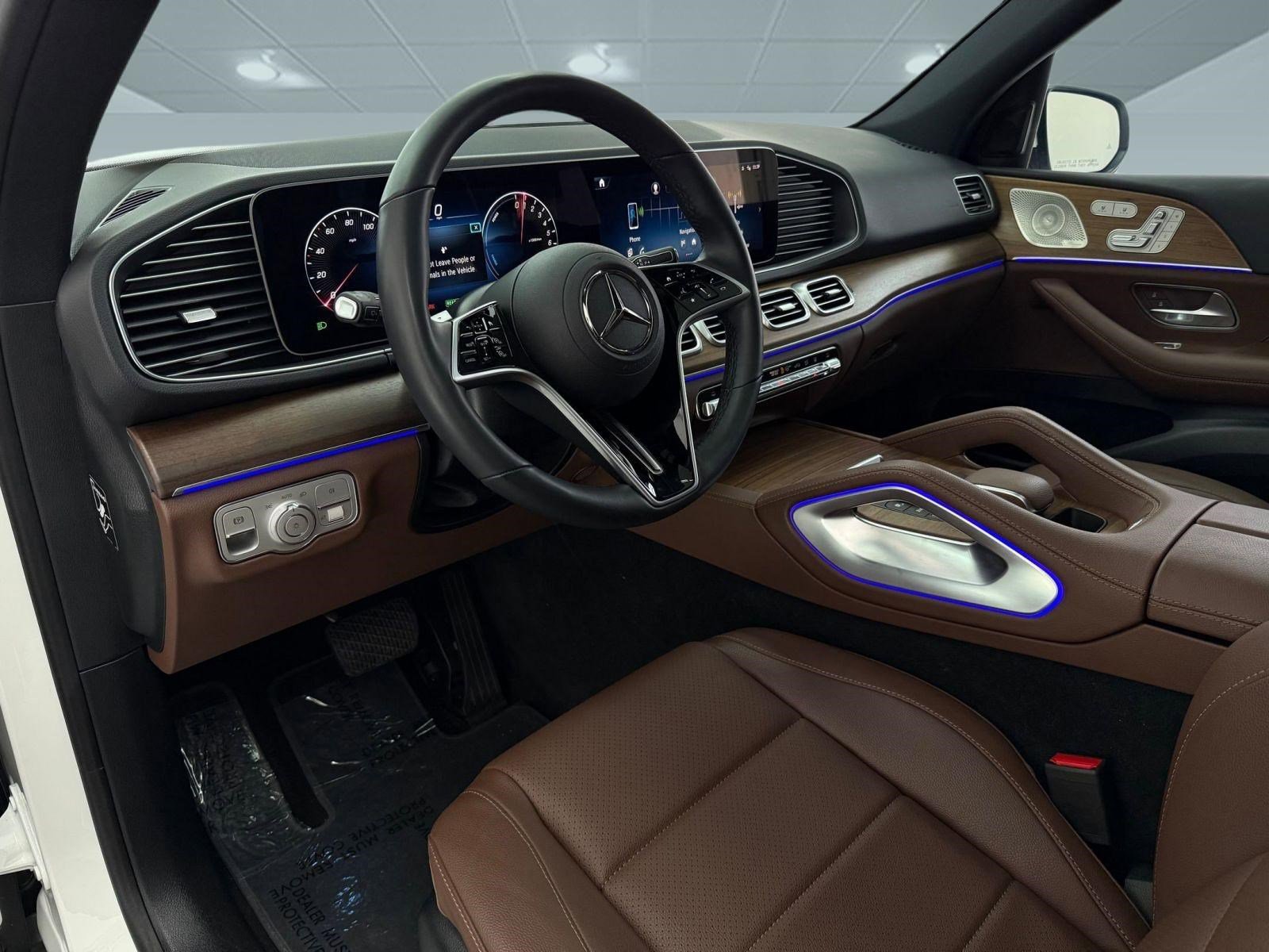 Used 2025 Mercedes-Benz GLE 450e 4MATIC w/ Winter Package image 4