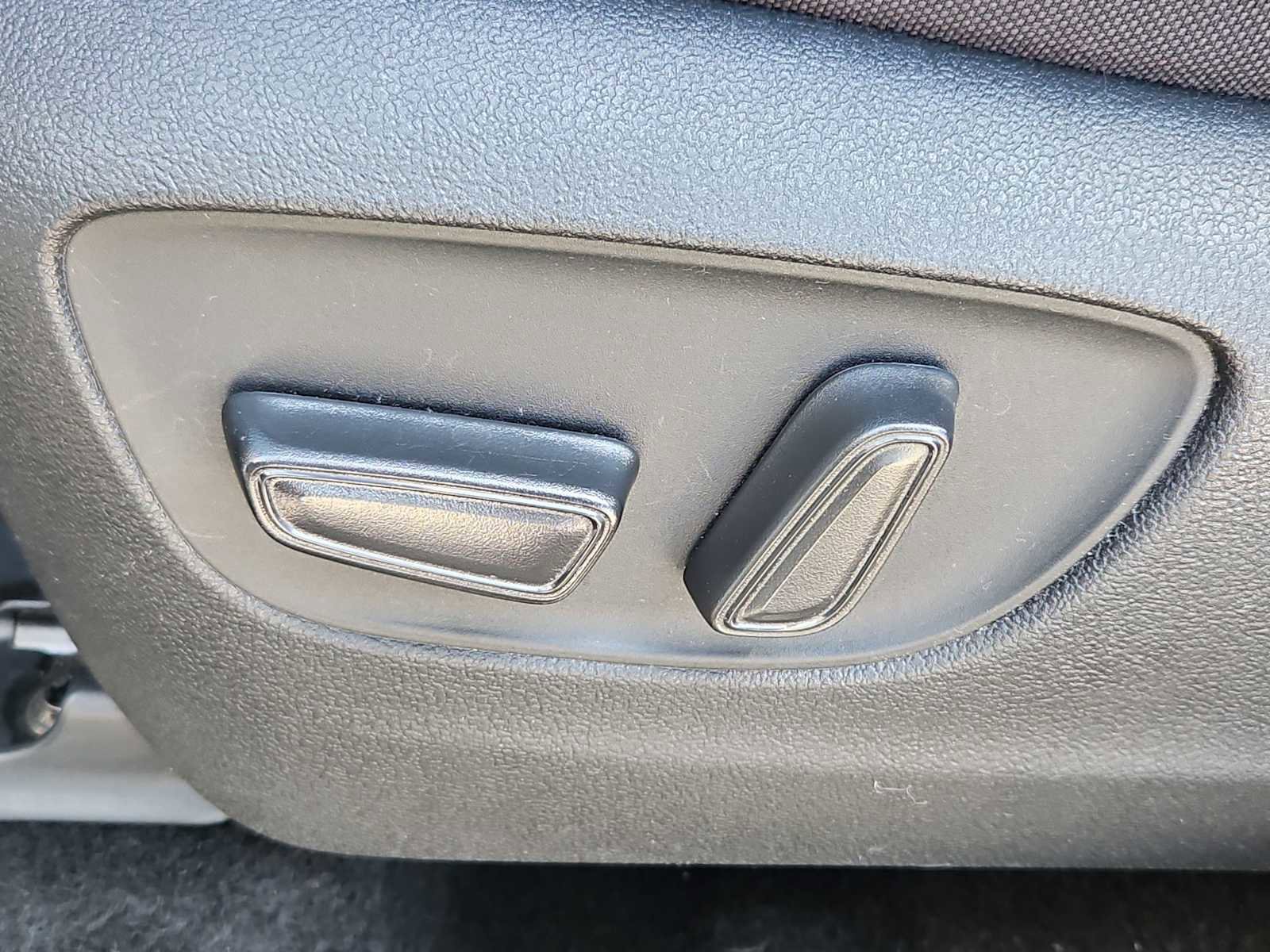 Used 2020 Toyota Highlander LE image 18