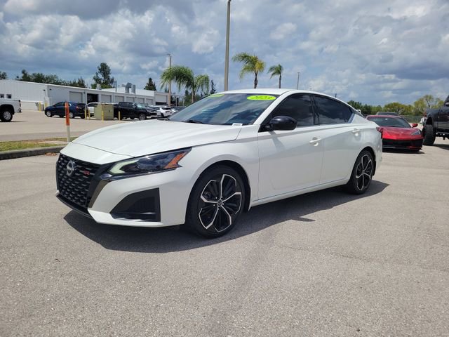 Used 2023 Nissan Altima 2.5 SR FWD image 2