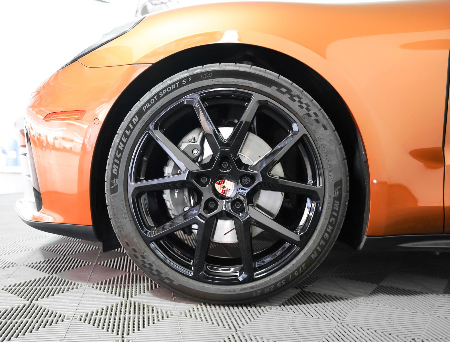 Certified 2025 Porsche Panamera image 14