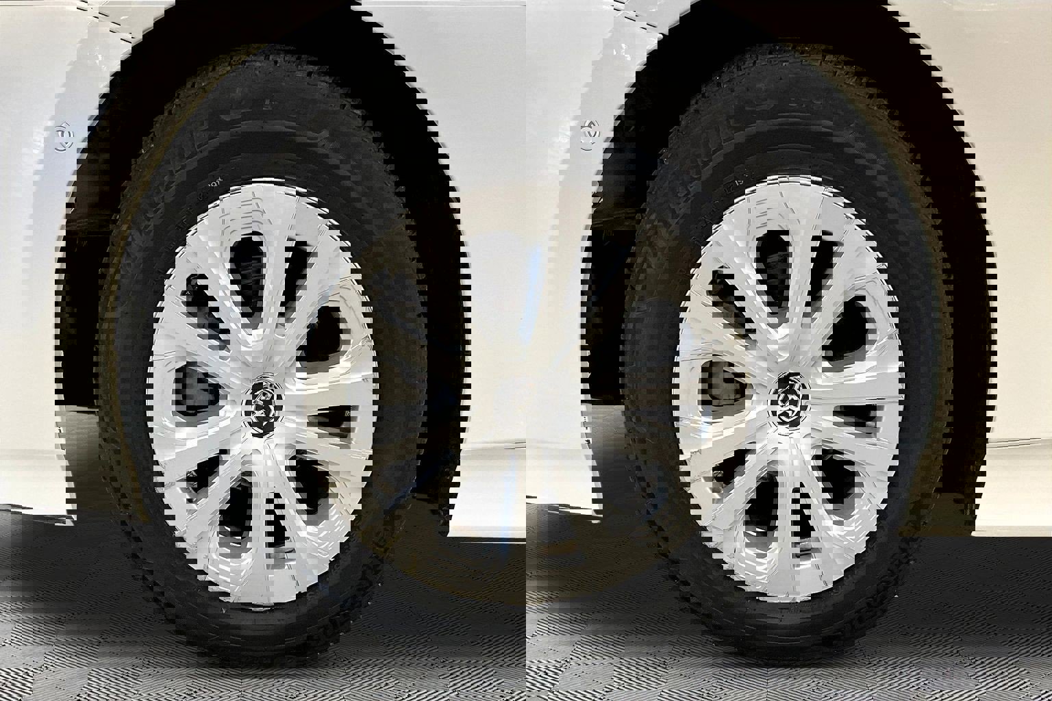 Used 2020 Toyota Prius LE image 33