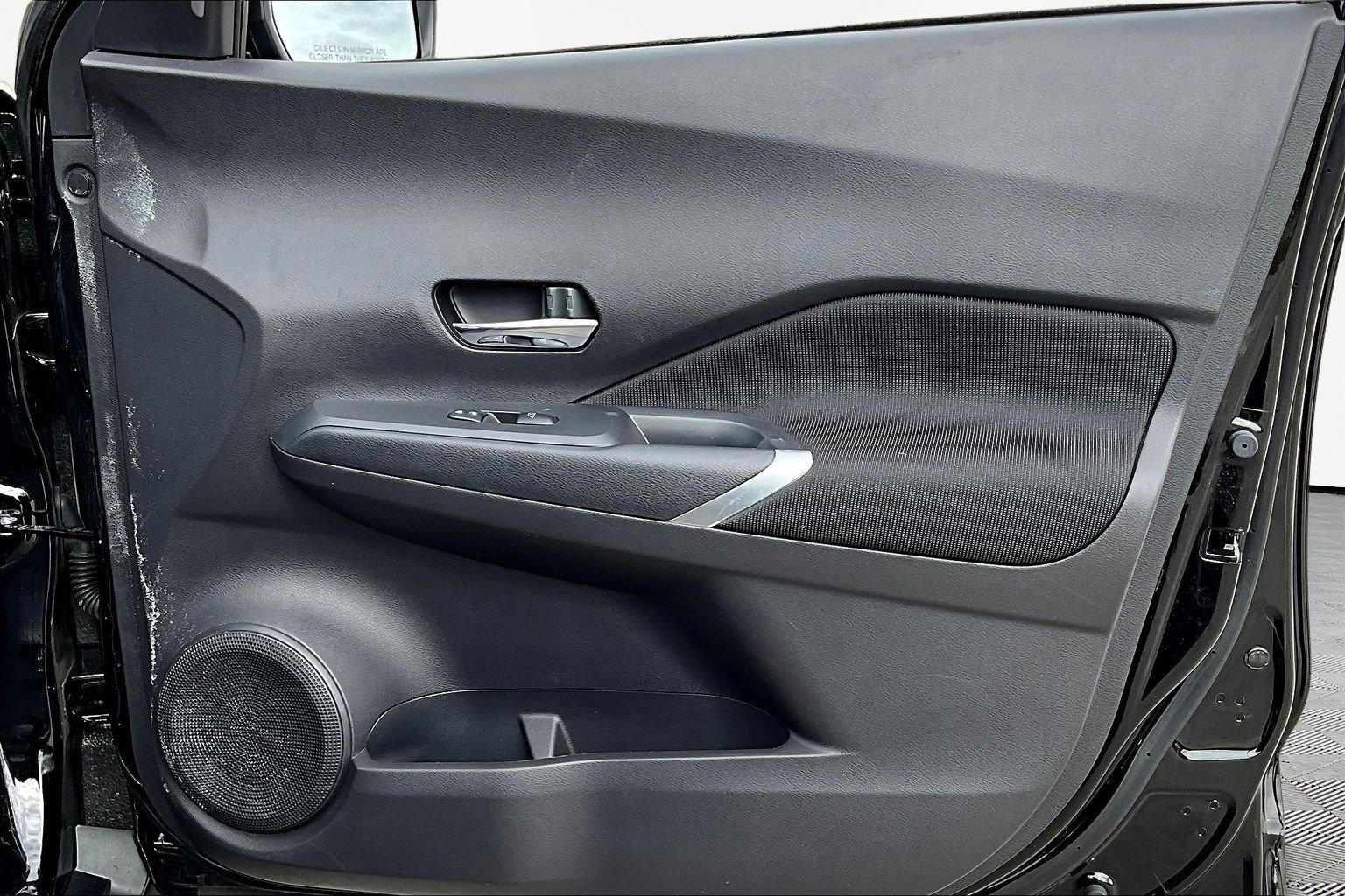 Used 2024 Nissan Kicks SV image 28