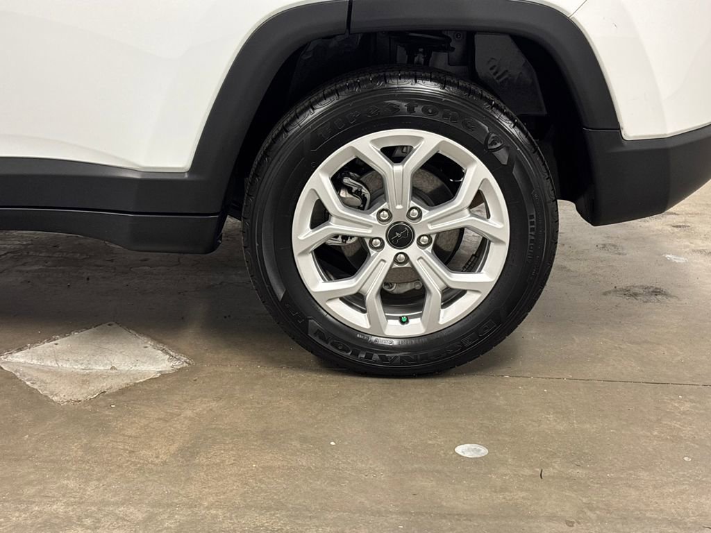 Used 2025 Jeep Compass Latitude image 14