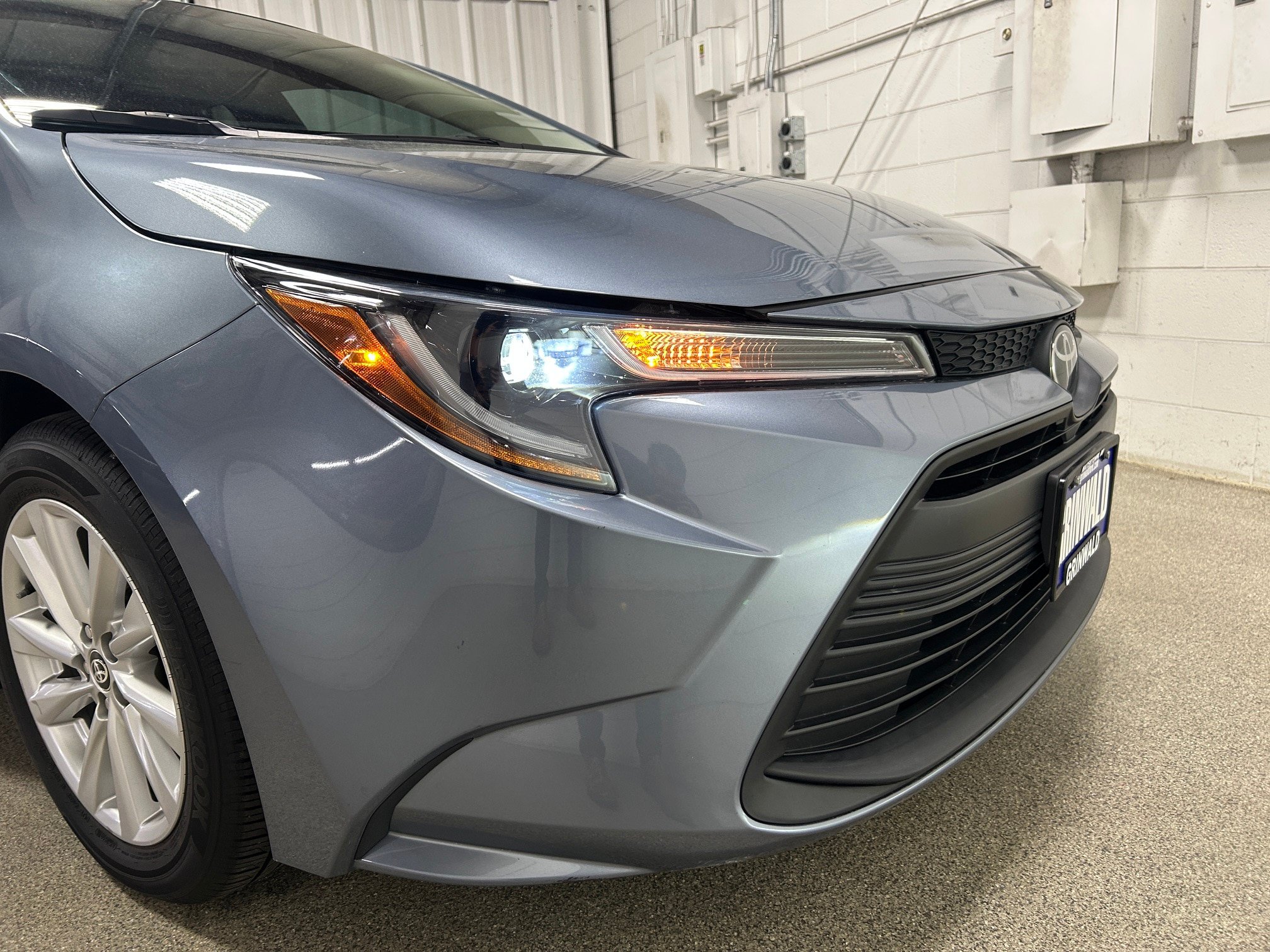 Used 2023 Toyota Corolla LE w/ LE Convenience Package FWD image 28