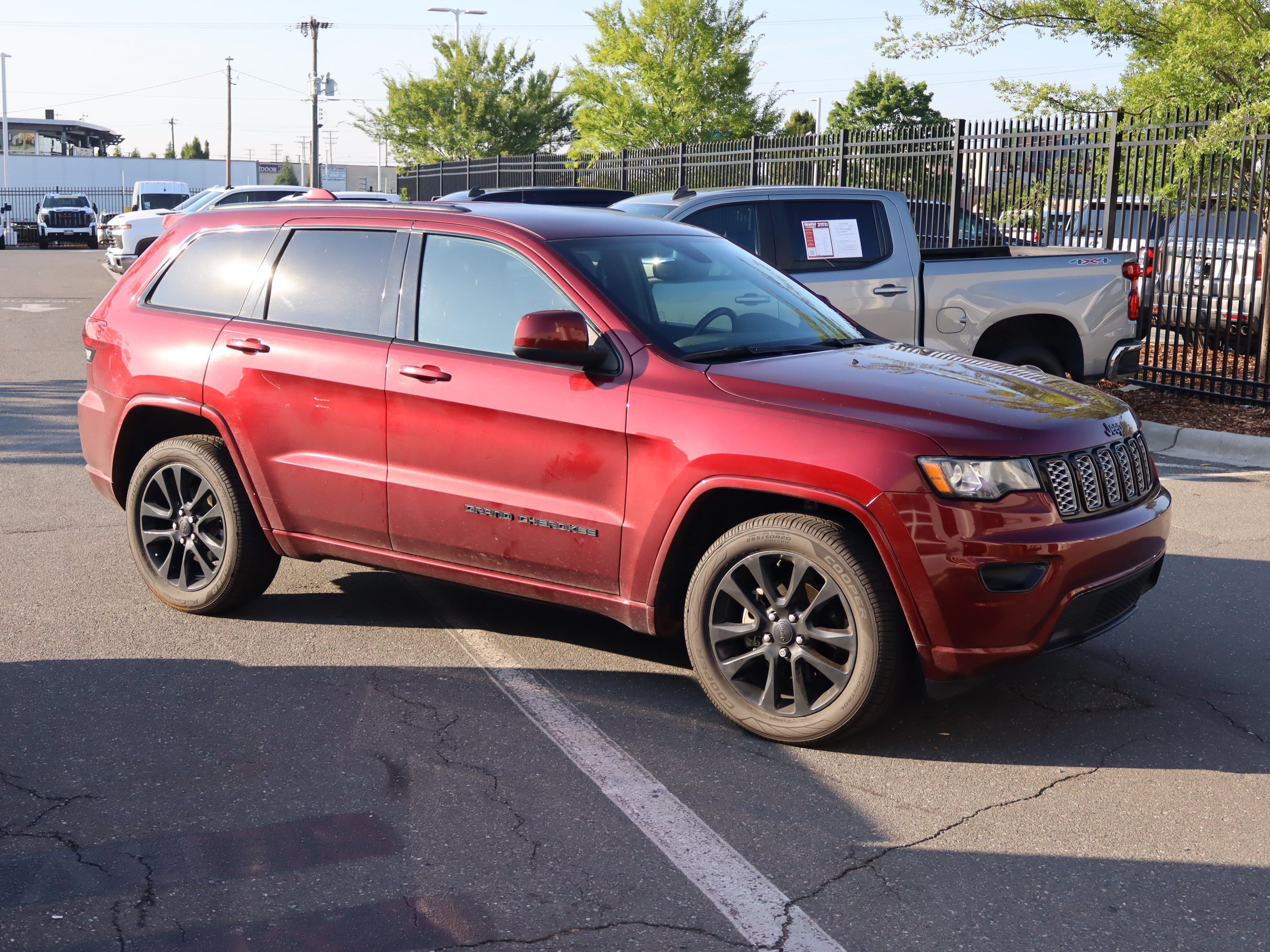 Used 2019 Jeep Grand Cherokee Altitude RWD image 13