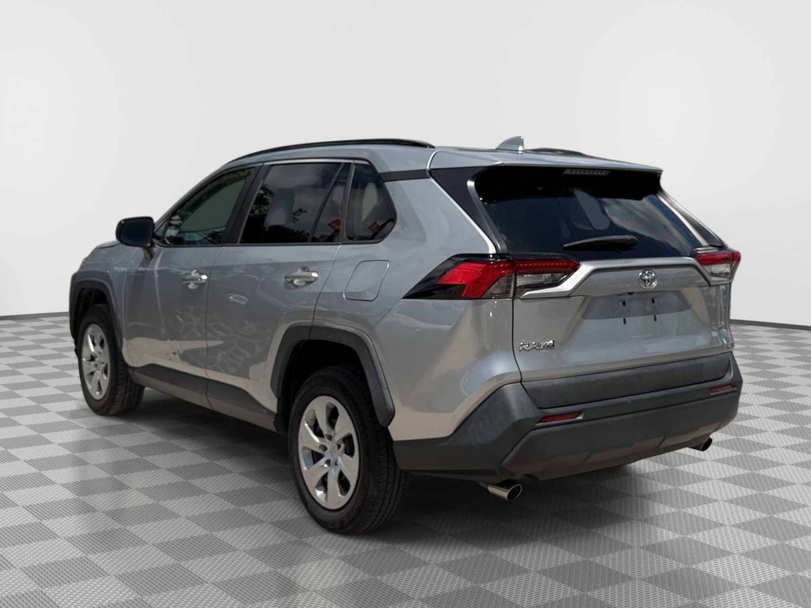 Used 2019 Toyota RAV4 LE FWD image 6