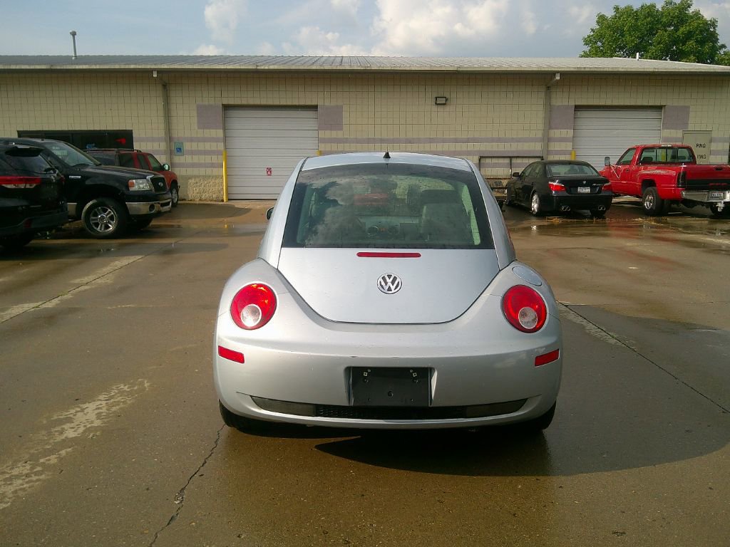 Used 2010 Volkswagen Beetle Coupe FWD image 5