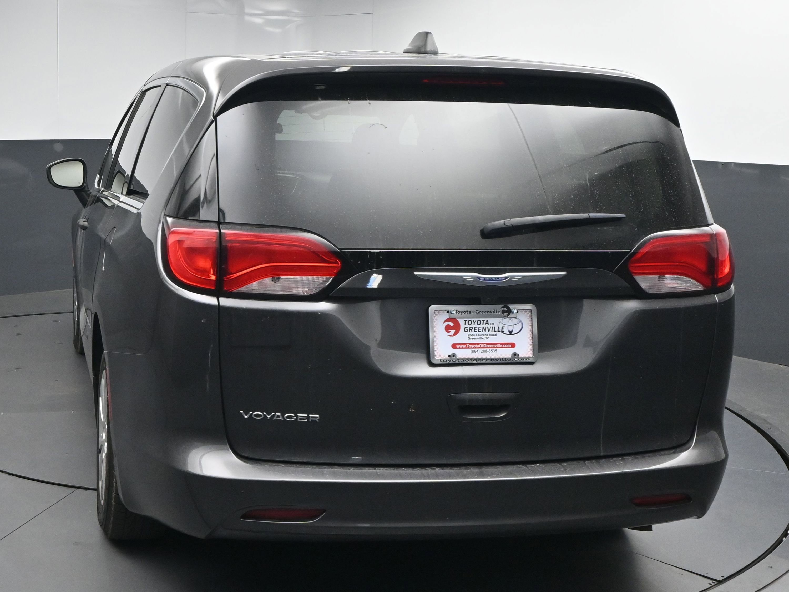 Used 2020 Chrysler Voyager L image 7