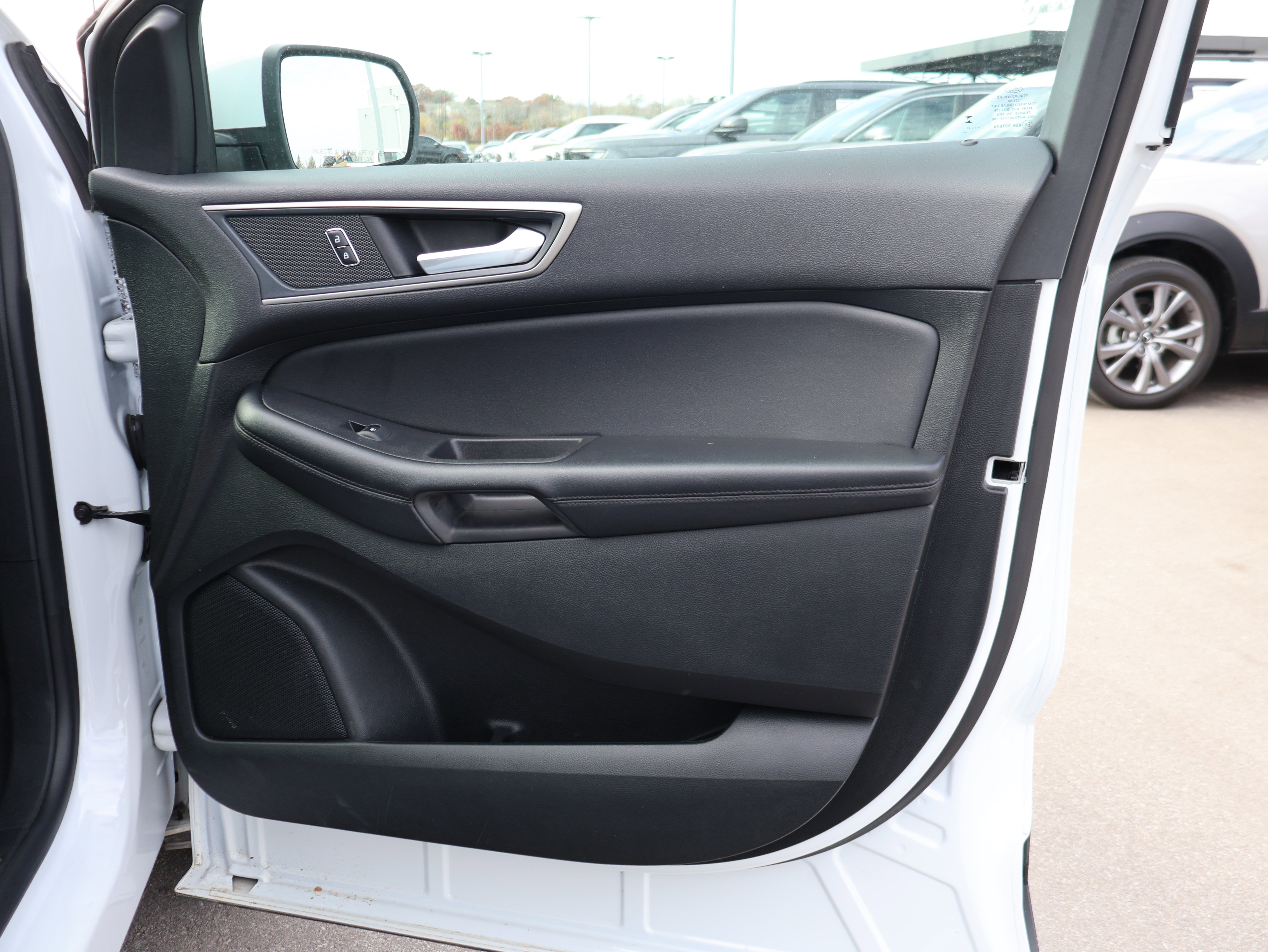 Used 2023 Ford Edge SEL image 9