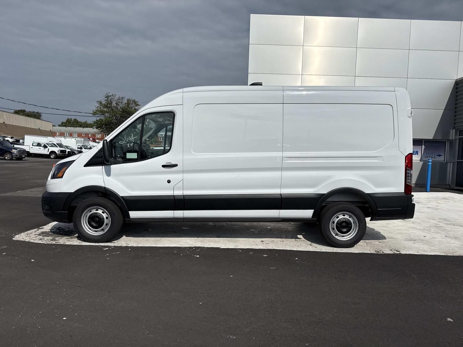 New 2026 Ford Transit 250 148 Medium Roof w/ Load Area Protection Package RWD image 6