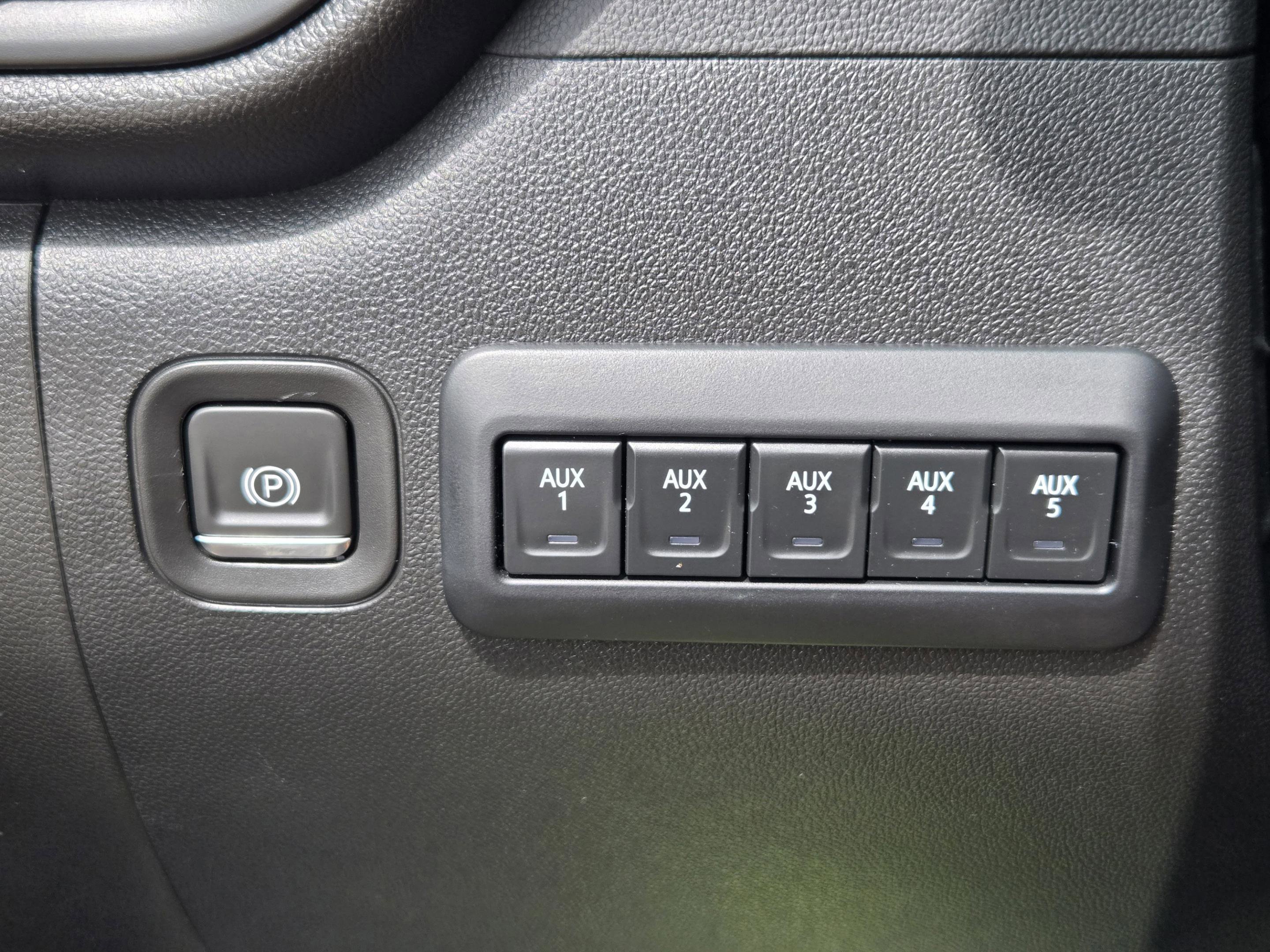 Used 2023 Chevrolet Silverado 2500 Custom w/ Custom Value Package image 19