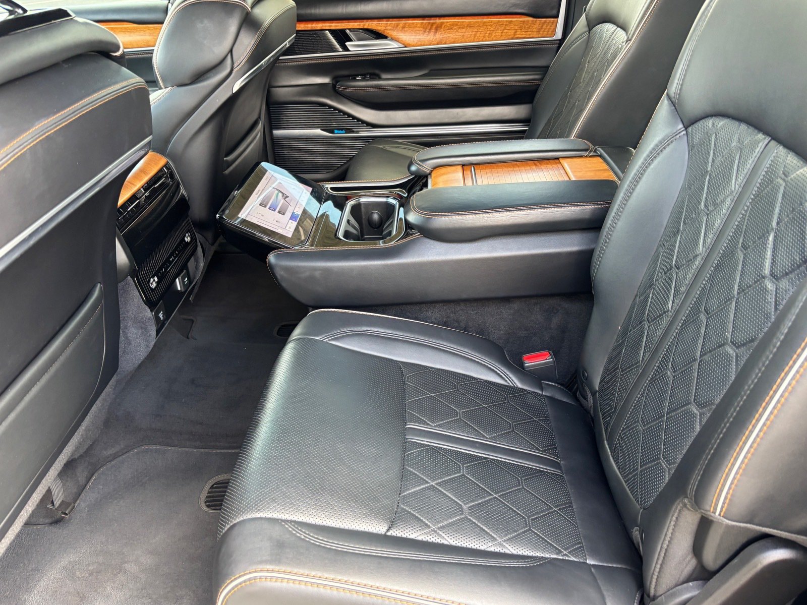 Used 2024 Jeep Grand Wagoneer L Series III AWD/4WD image 28