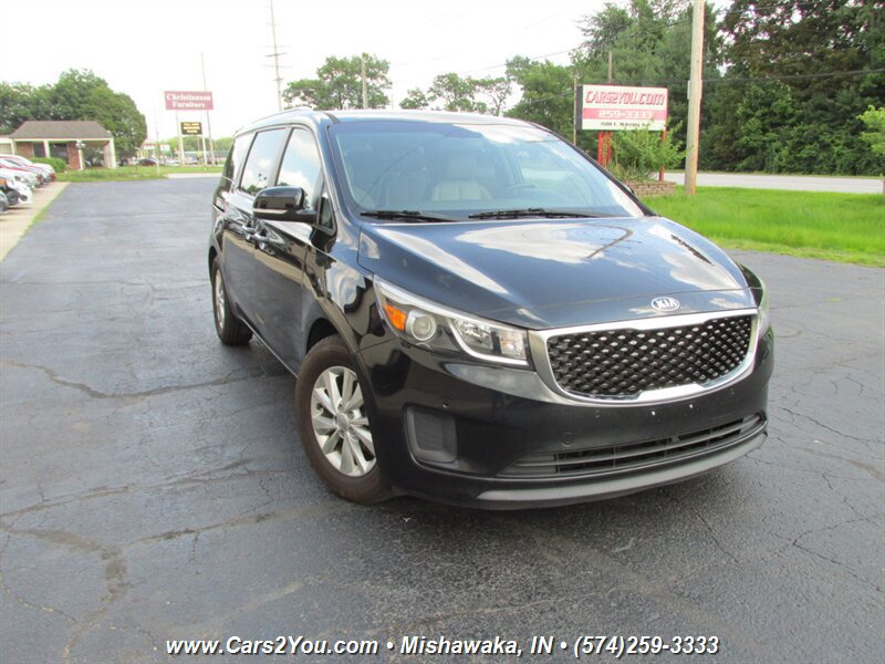 Used 2017 Kia Sedona LX w/ LX Essentials Premium Package FWD image 8
