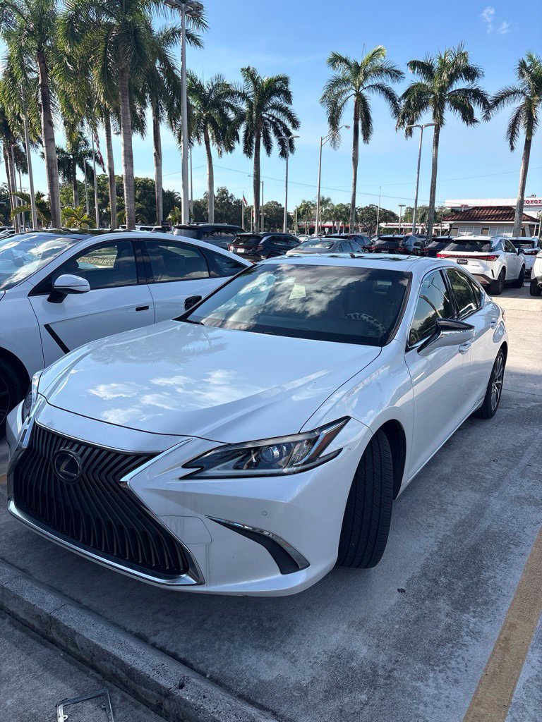 Used 2019 Lexus ES 300h w/ Premium Package FWD image 6
