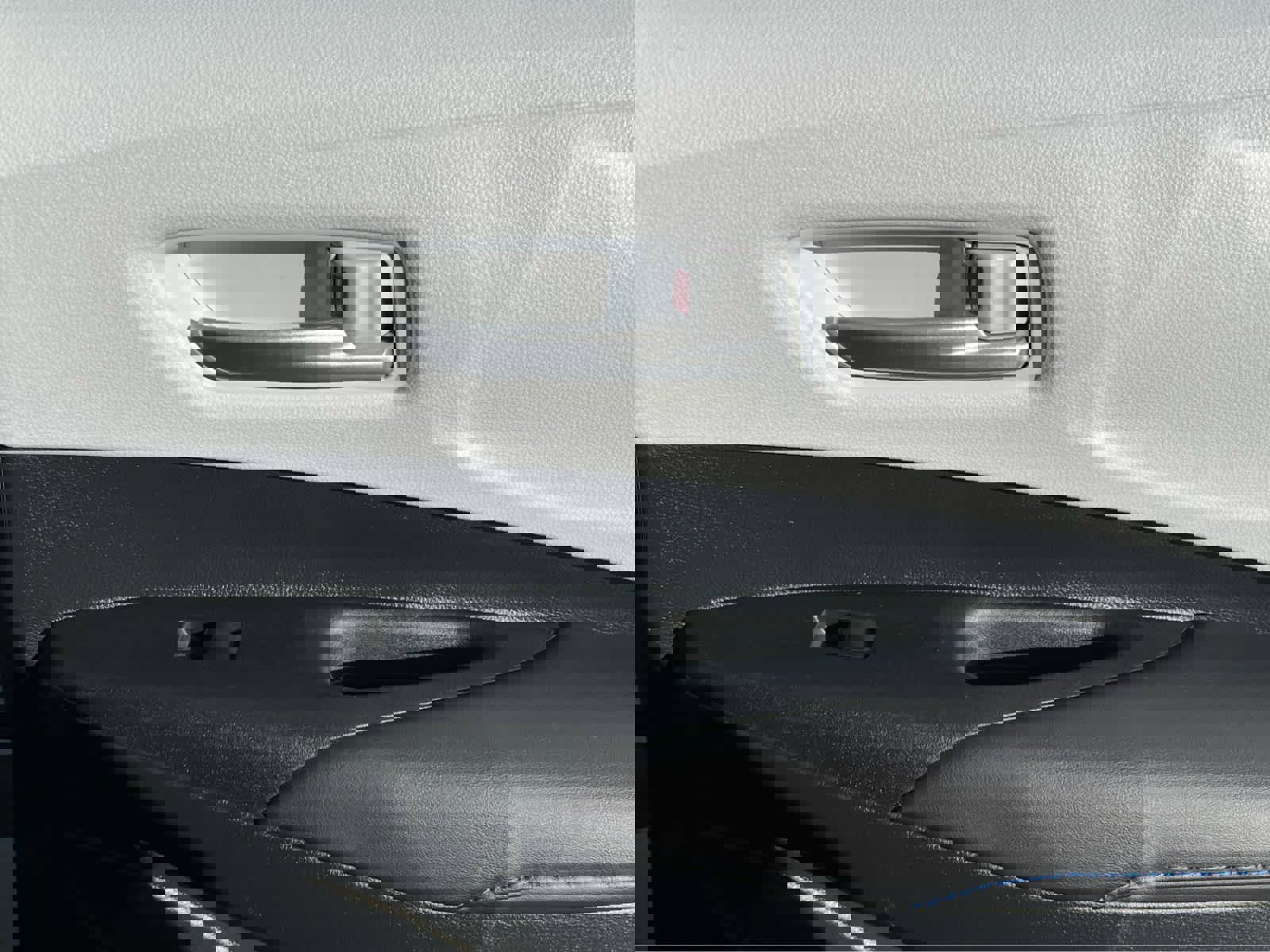 Used 2020 Toyota Corolla SE w/ Body Protection Package image 21