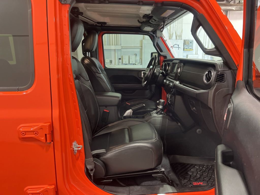 Used 2019 Jeep Wrangler Unlimited Sahara w/ Dual Top Group AWD/4WD image 31