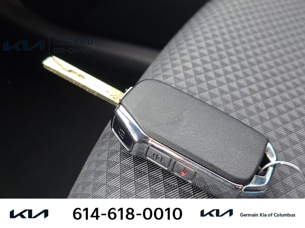 Certified 2025 Kia Soul LX w/ LX Technology Package FWD image 33