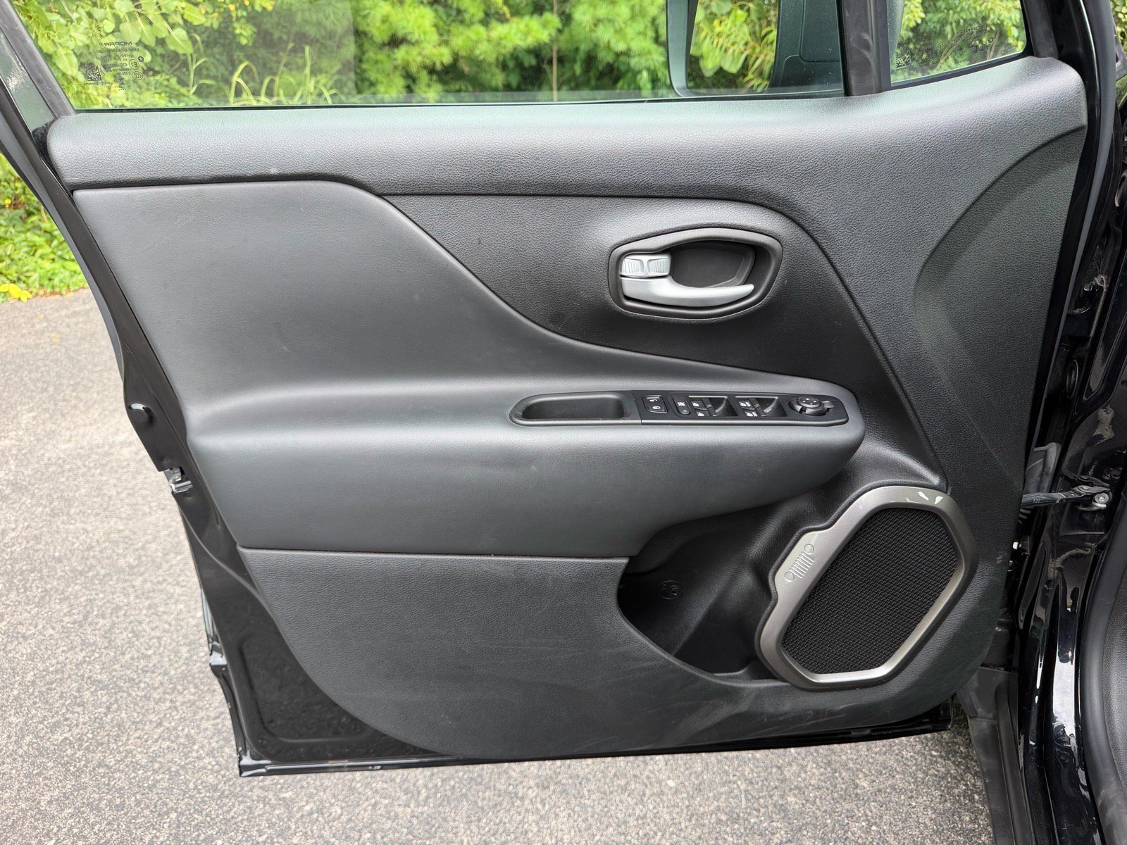 Used 2023 Jeep Renegade Latitude AWD/4WD image 23
