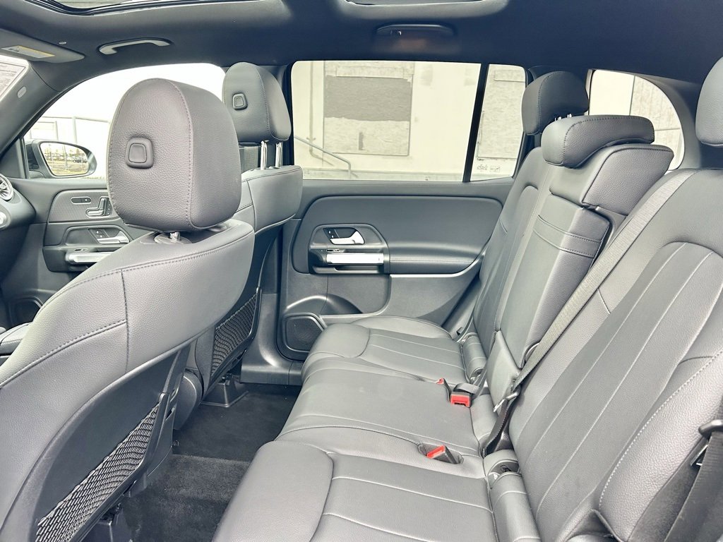 Used 2023 Mercedes-Benz GLB 250 4MATIC w/ Premium Package image 12
