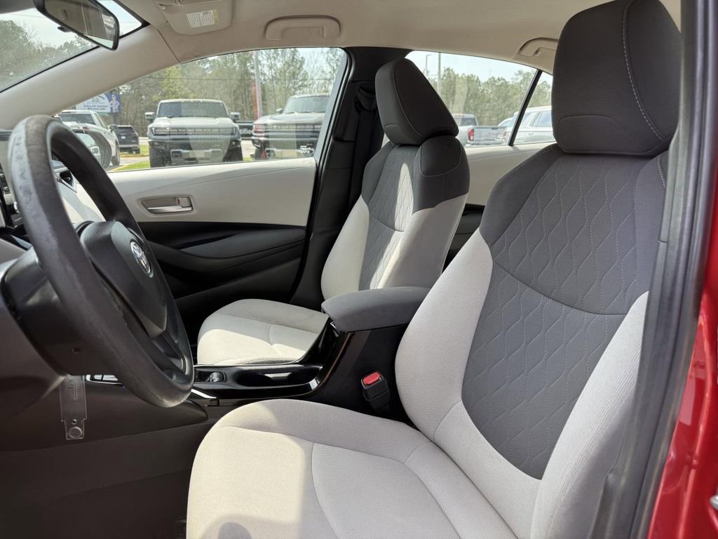 Used 2021 Toyota Corolla LE image 11