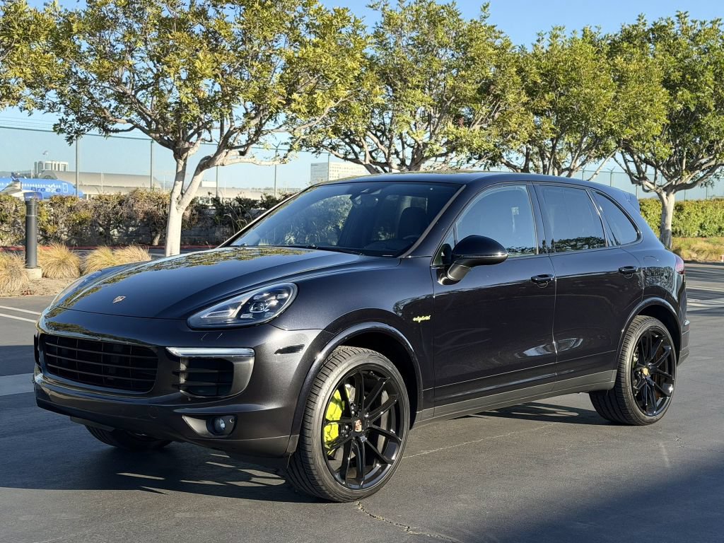 Used 2017 Porsche Cayenne S Platinum AWD/4WD image 2