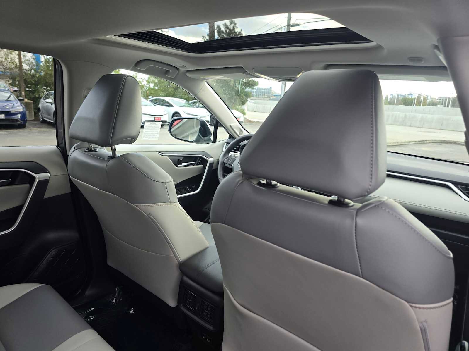 Used 2025 Toyota RAV4 XLE Premium image 15