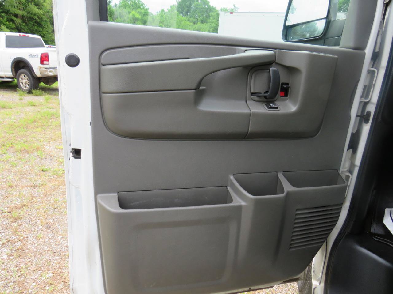 Used 2014 Chevrolet Express 2500 LT w/ LT Preferred Equipment Group RWD image 9