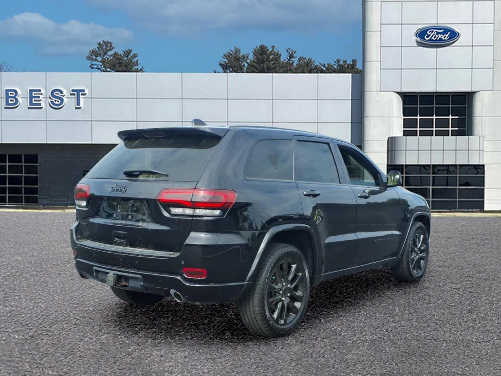 Used 2017 Jeep Grand Cherokee Altitude AWD/4WD image 7