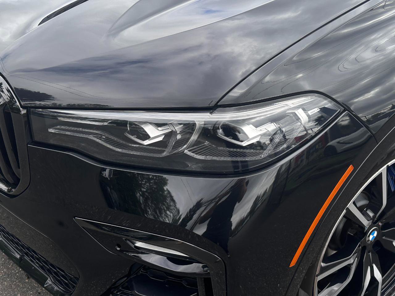 Used 2020 BMW X7 xDrive40i w/ M Sport Package AWD/4WD image 19