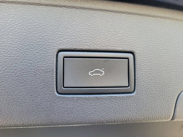 Certified 2023 Volkswagen Atlas Cross Sport SE w/ Panoramic Sunroof Package AWD/4WD image 9