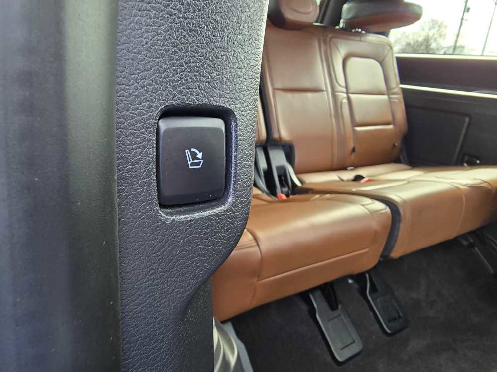 Used 2023 Lincoln Navigator Reserve image 36