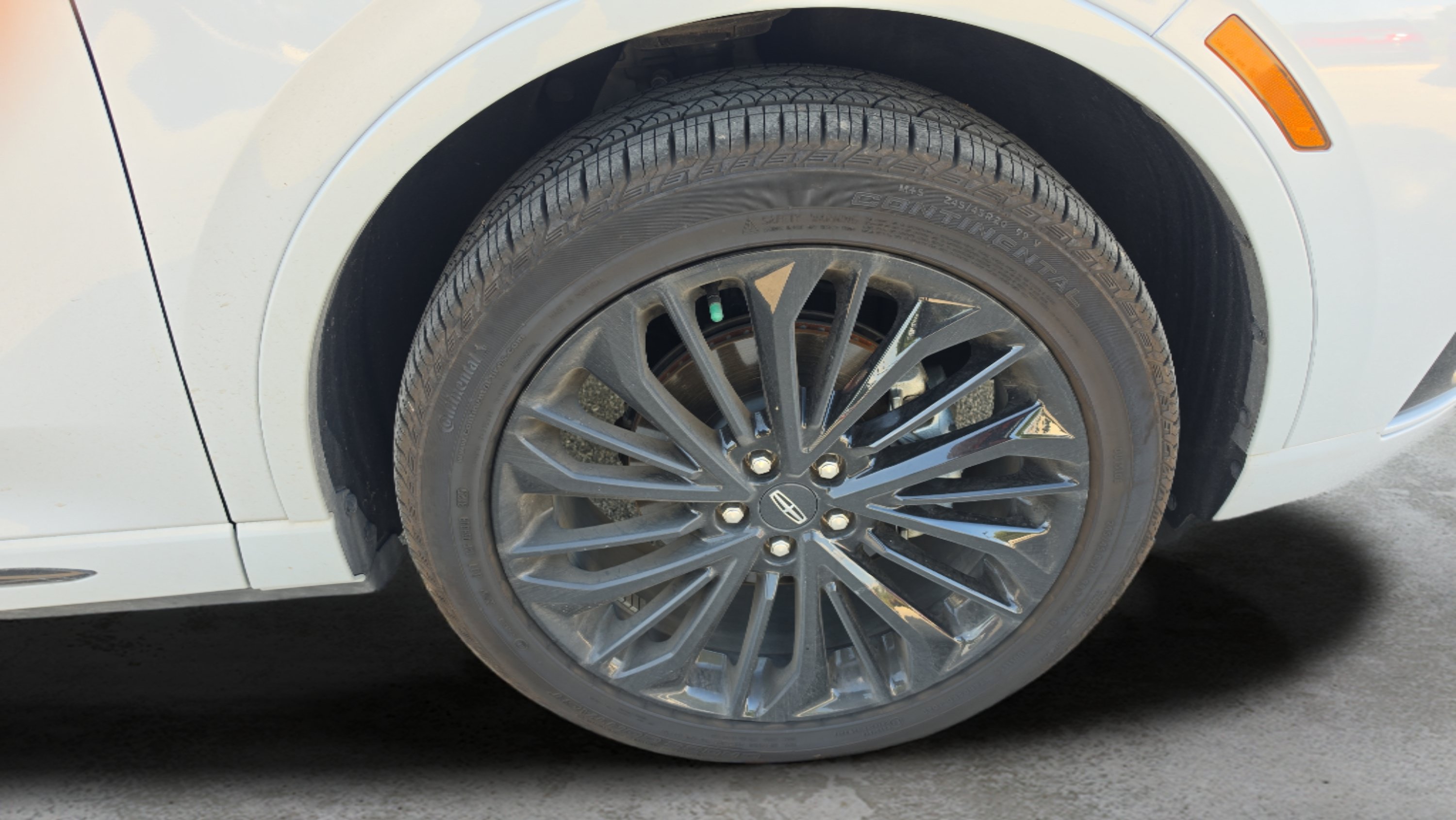 New 2026 Lincoln Corsair Reserve w/ Jet Appearance Package FWD image 25