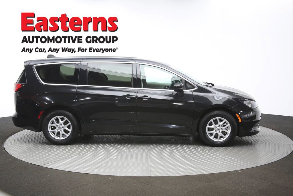 Used 2022 Chrysler Voyager LX image 47