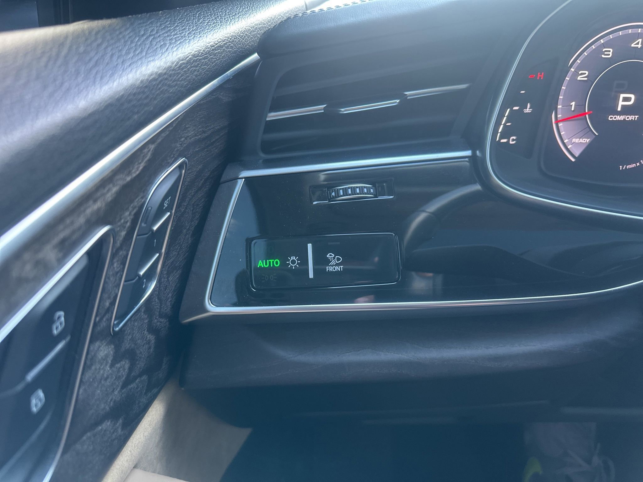 Used 2020 Audi Q8 Prestige w/ Prestige Package image 26