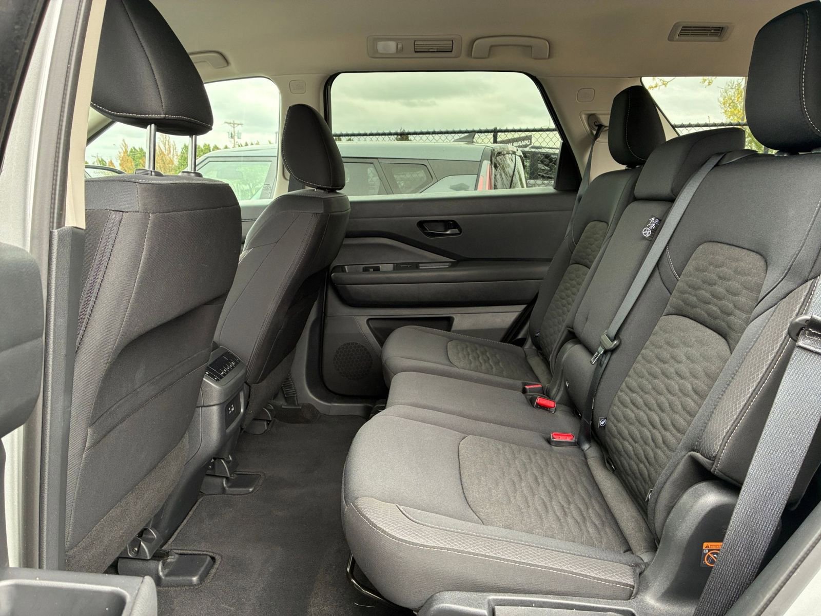 Used 2025 Nissan Pathfinder SV AWD/4WD image 28