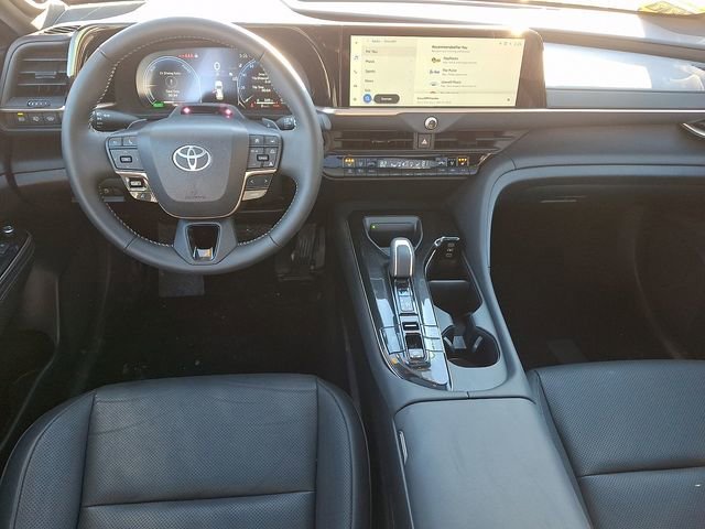 Used 2025 Toyota Crown Signia w/ Advanced Technology Package image 11