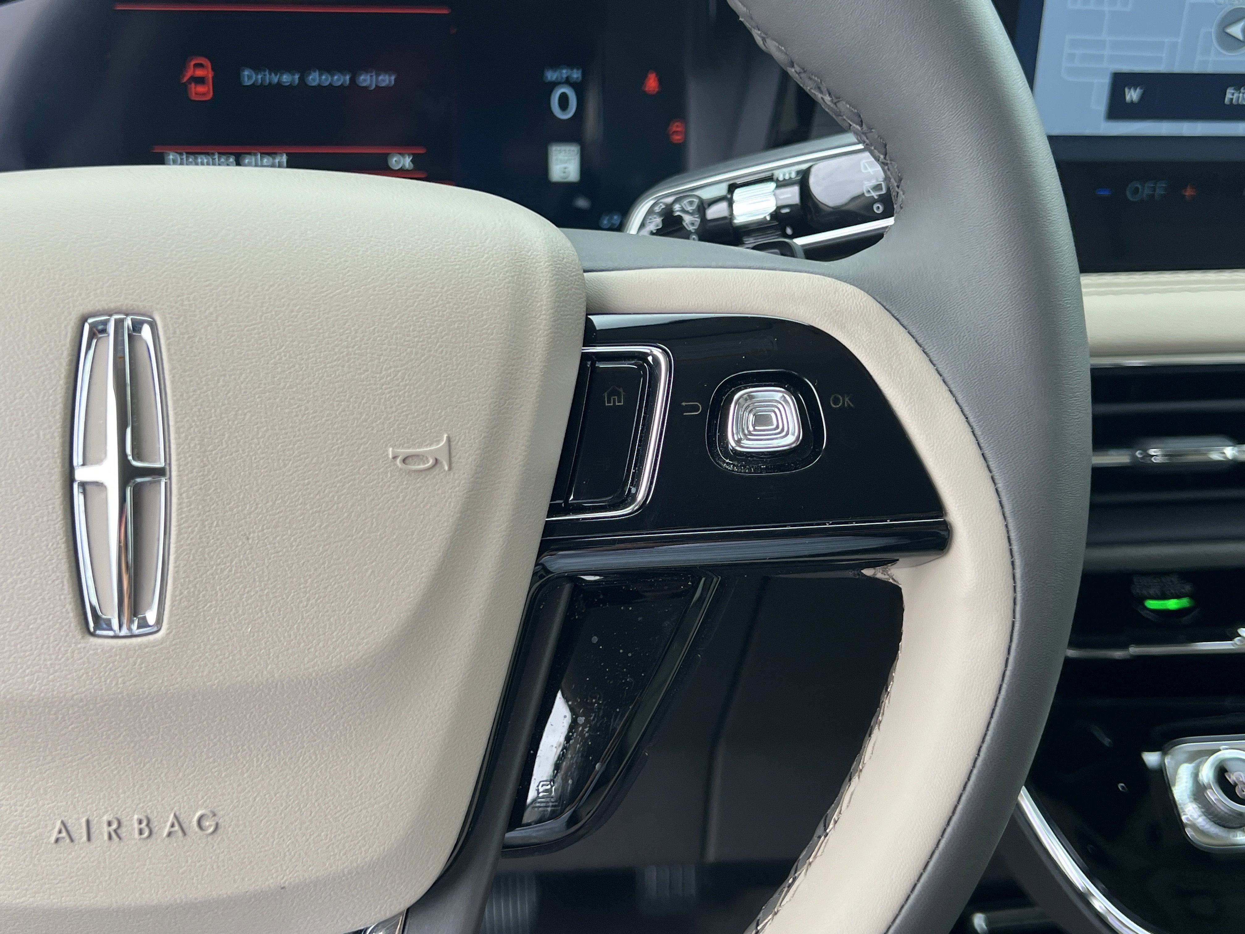 Certified 2024 Lincoln Corsair FWD image 17