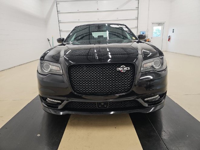 Used 2023 Chrysler 300 C RWD image 2