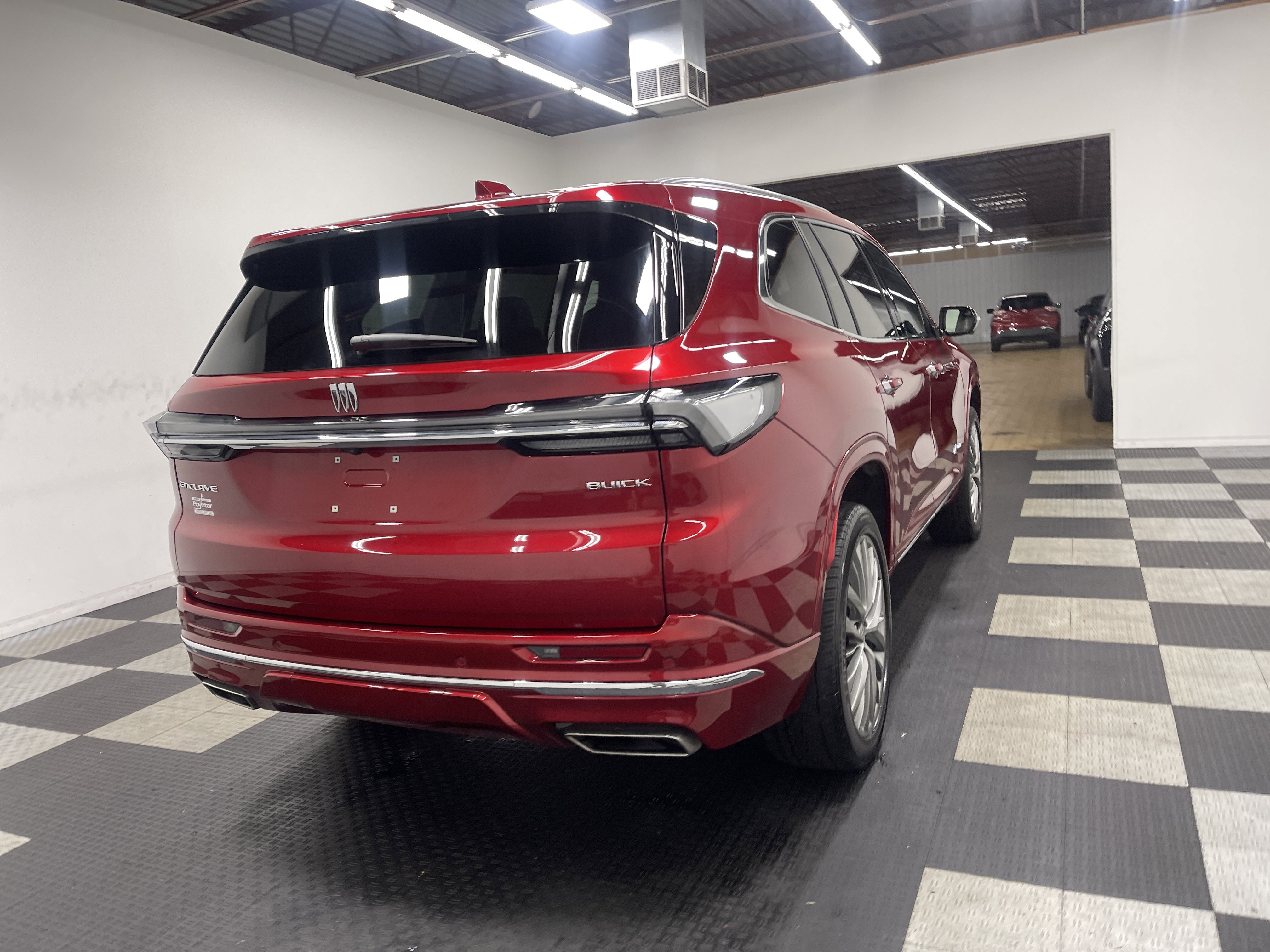 Used 2025 Buick Enclave Avenir FWD image 5