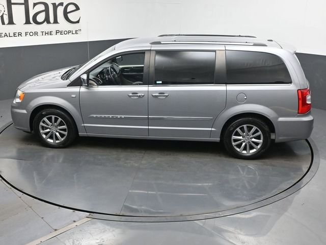 Used 2014 Chrysler Town & Country Touring-L image 43