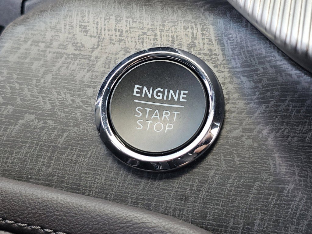 Used 2025 Ford Explorer Platinum AWD/4WD image 17