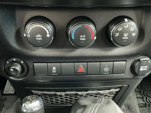 Used 2017 Jeep Wrangler Sahara w/ Connectivity Group image 12